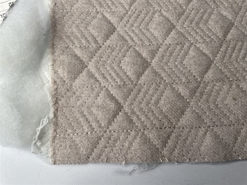 Møbelstof - quiltet og skøn beige